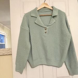NWOT Women’s Sweater in like new condition